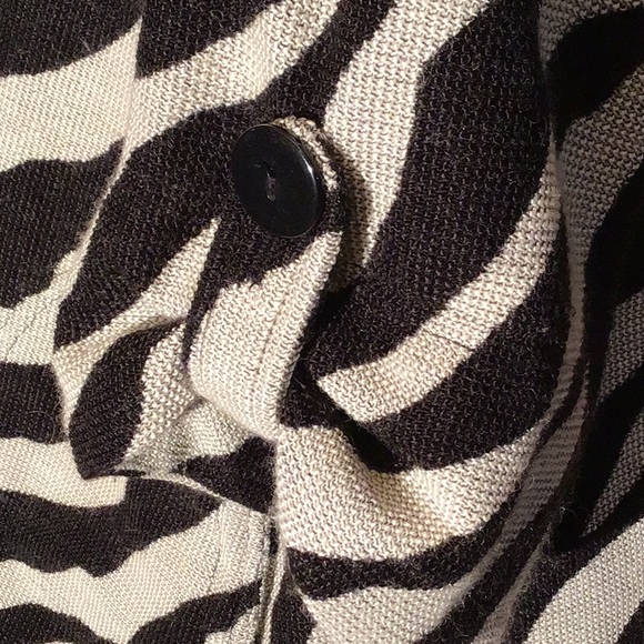 Luigi by Anthropologie zebra print blazer wool mix tab sleeve M - Picture 3 of 5